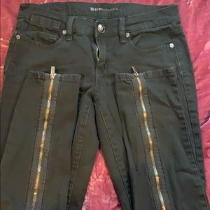 BCBG Maxazria black zip up skinny jeans